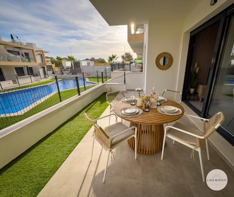 View (from property/room), Balcony/Terrace, Food and drinks, Pool view, Drinks