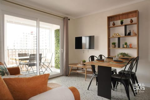 TV and multimedia, Living room, Seating area, Dining area