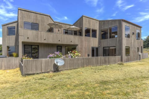 Ocean Retreat - BBQ Hot Tub & Ocean Views House in Sonoma County