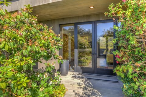 Ocean Retreat - BBQ Hot Tub & Ocean Views House in Sonoma County