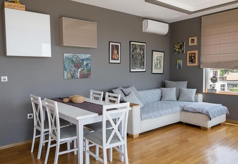 Living room, Seating area, Dining area
