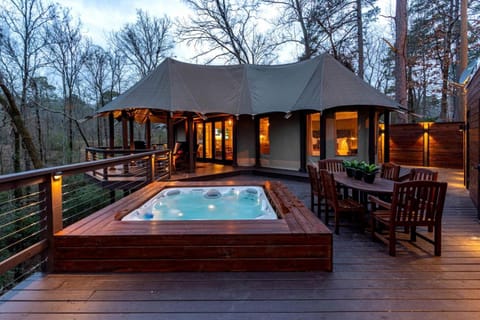 Property building, Hot Tub, Swimming pool