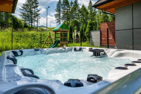 Garden, Hot Tub
