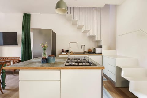 Kitchen or kitchenette, Dining area, stove