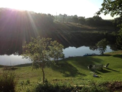 Waterfront Cabin Rental for Groups of 16 with Jacuzzi Bathtub in Texas Hill Country Cabin in Rio Grande
