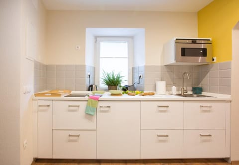 Living room, Food and drinks