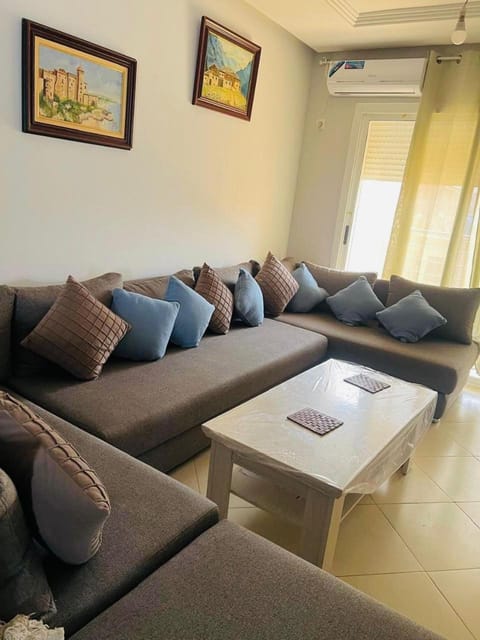 Living room, Seating area, air conditioner
