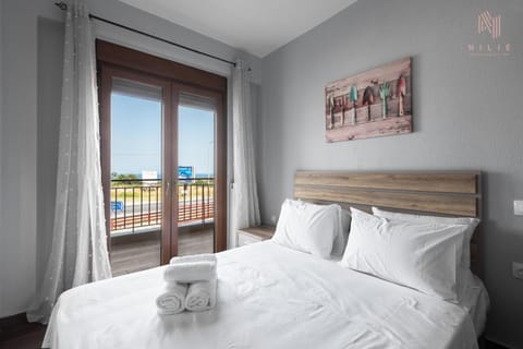 Bed, Balcony/Terrace, towels