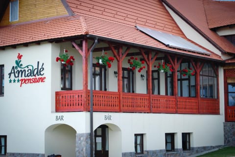Facade/entrance