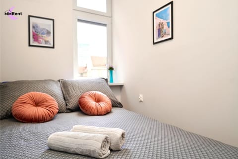 Bed, Photo of the whole room, towels