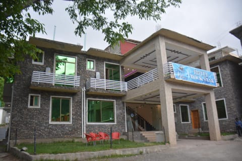 Property building, Day, Garden, View (from property/room), Balcony/Terrace