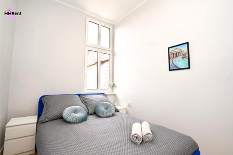 Bed, Photo of the whole room, towels