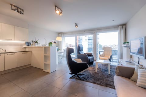TV and multimedia, Kitchen or kitchenette, Seating area