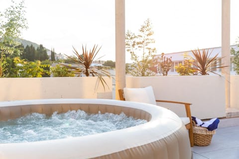 Day, Natural landscape, Hot Tub, Balcony/Terrace, Balcony/Terrace, Pool view