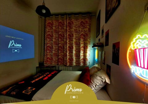 Property building, Bed, TV and multimedia, Evening entertainment