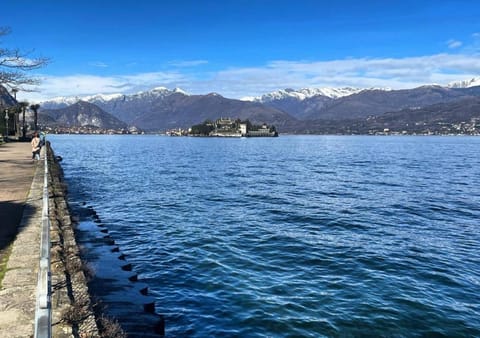 Квартира с террасой и видом на озеро в Стрезе Apartment in Stresa