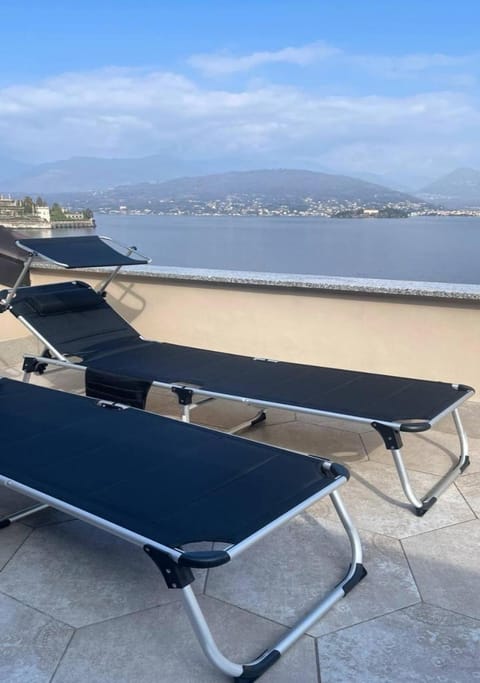 Квартира с террасой и видом на озеро в Стрезе Apartment in Stresa