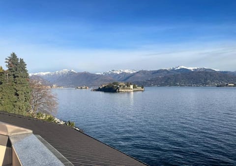 Квартира с террасой и видом на озеро в Стрезе Apartment in Stresa