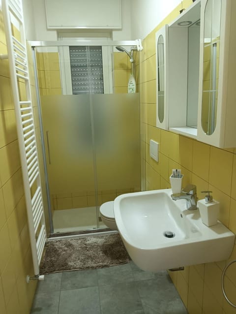 Casa Mafalda-stanza in appartamento condiviso- self check in Vacation rental in Bergamo