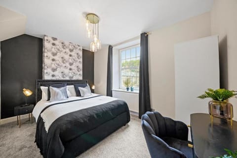 The Artist Abode in Central Whitby - Hot-Tub - Parking House in England