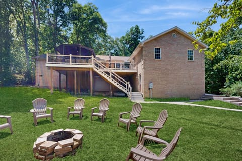 Forest Cove House in Lake Anna