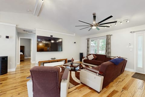 Forest Cove House in Lake Anna