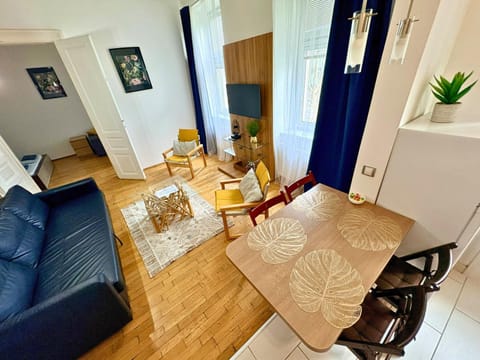 Communal lounge/ TV room, TV and multimedia, Living room, Decorative detail, Seating area, Dining area, Area and facilities, Area and facilities, internet, internet, minibar