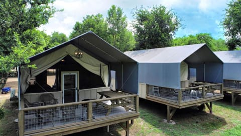 Tranquil Family Vacation by a Creek: Luxury Tented Cabin in Seguin, Texas Cabin in Seguin
