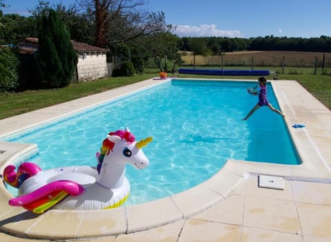 Pool view, Swimming pool, children, sunbed