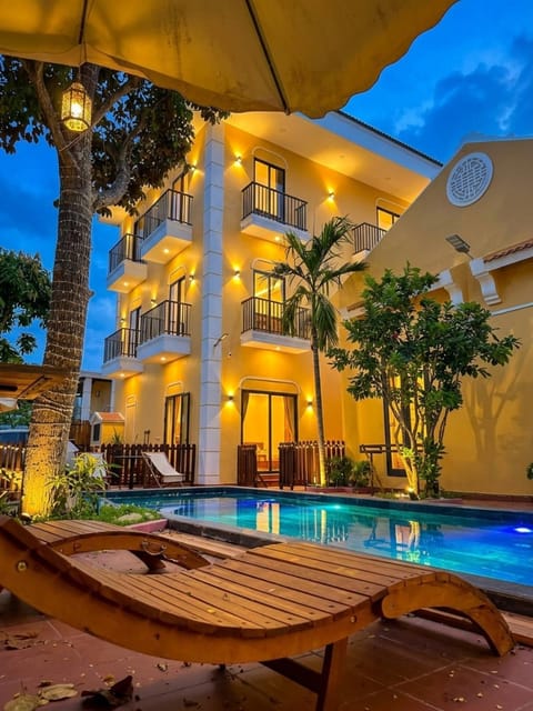 Property building, Patio, Night, View (from property/room), Balcony/Terrace, Pool view, Swimming pool, sunbed
