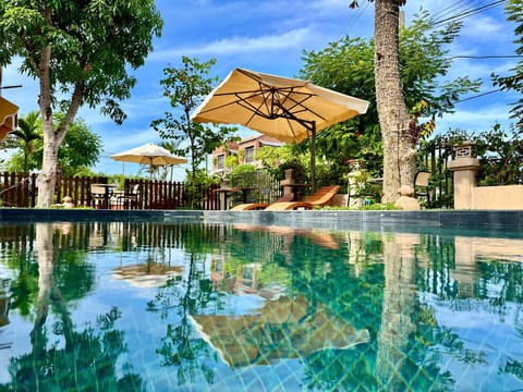 Nearby landmark, Spring, Day, Natural landscape, Garden, Garden view, Pool view, Swimming pool, sunbed