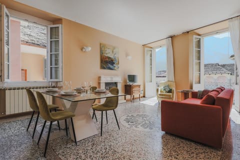 View (from property/room), Seating area, Dining area