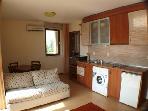 Kitchen or kitchenette, Living room