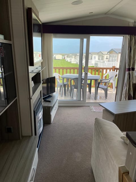 Much Loved Family Static Caravan Campground/
RV Resort in Westward Ho