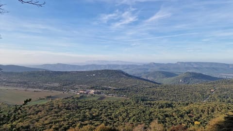 LE MUGEL cocooning SPA et proche calanques de Cassis Apartment in Carnoux-en-Provence