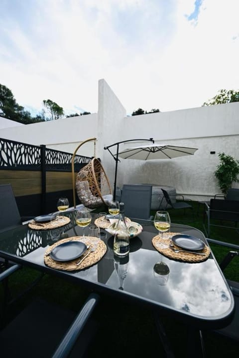 LE MUGEL cocooning SPA et proche calanques de Cassis Apartment in Carnoux-en-Provence