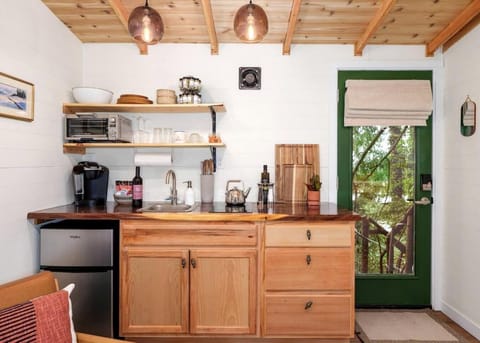 Relaxing Tree House in Sequim, Washington, Perfect for a Glamping Getaway to Olympic National Park House in Sequim