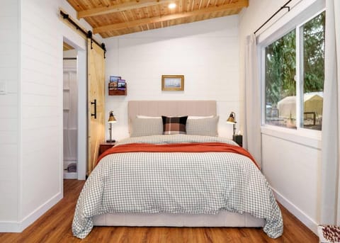 Relaxing Tree House in Sequim, Washington, Perfect for a Glamping Getaway to Olympic National Park House in Sequim