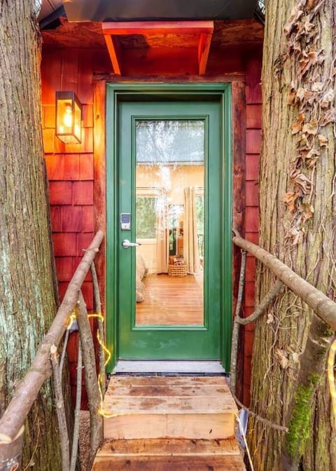 Relaxing Tree House in Sequim, Washington, Perfect for a Glamping Getaway to Olympic National Park House in Sequim