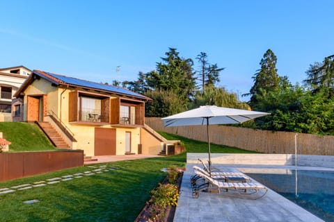 Property building, Garden, Garden view, Pool view, Swimming pool