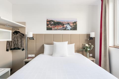 Bed, Photo of the whole room, Bedroom, heating, storage, air conditioner