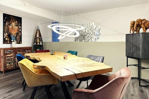 Living room, Decorative detail, Dining area