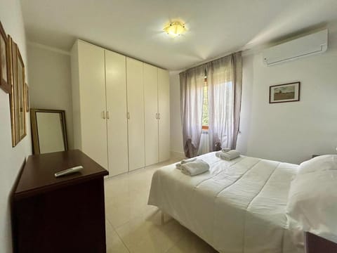 Bed, Photo of the whole room, Bedroom, wardrobe, air conditioner