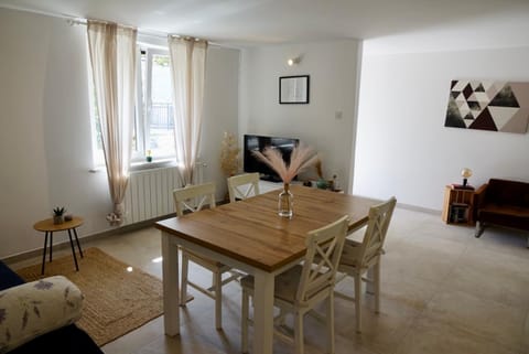 TV and multimedia, Dining area