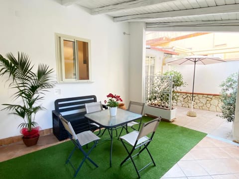 Patio, Garden, Dining area, Garden view