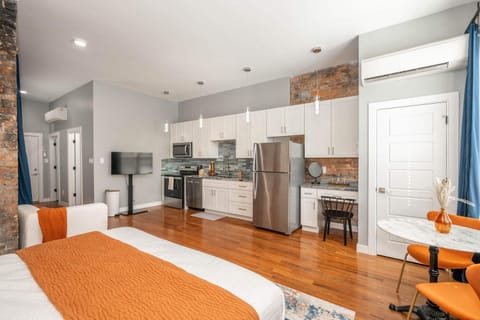 Findlay Market Suite 3 - For 2 Apartment in Over The Rhine