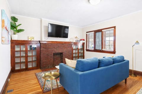 Tibet Twins 2 Retreat for 6 House in Clintonville