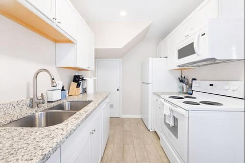 Tibet Twins 2 Retreat for 6 House in Clintonville