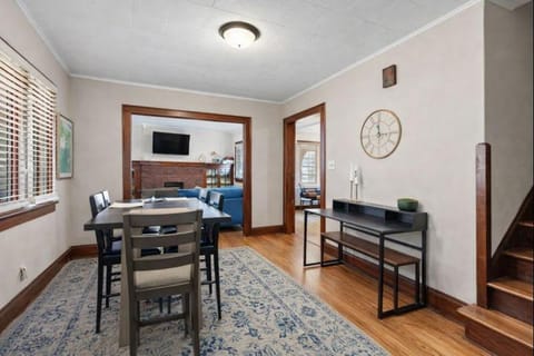 Tibet Twins 2 Retreat for 6 House in Clintonville