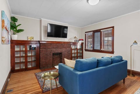 Tibet Twins Suites For 12 House in Clintonville